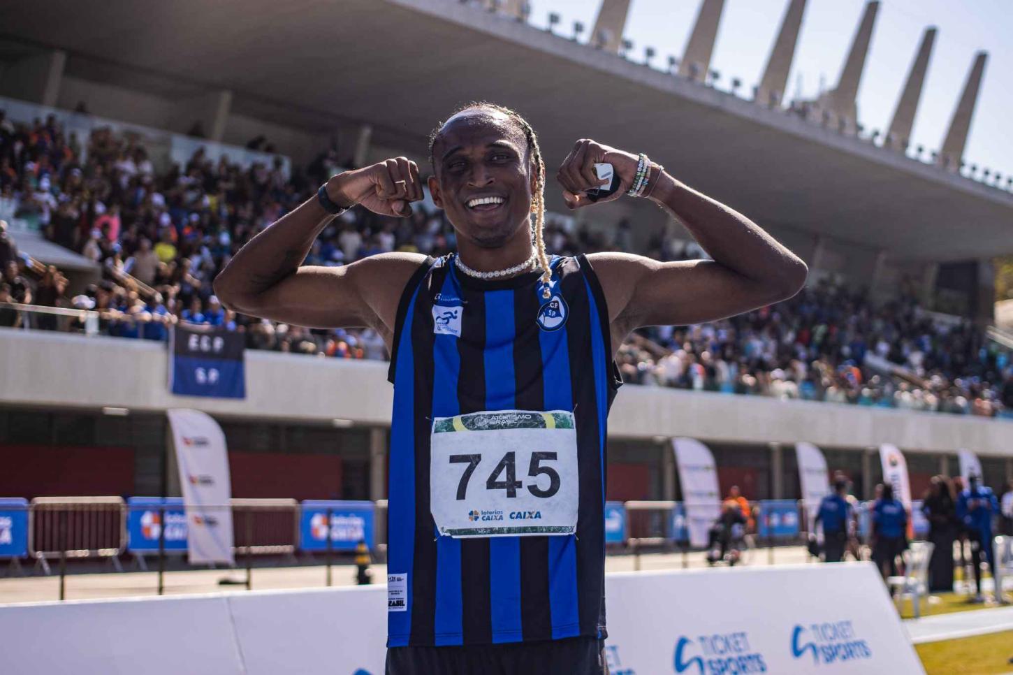 Alison dos Santos corre 46.48, faz a melhor marca do mundo e conquista o Troféu Brasil