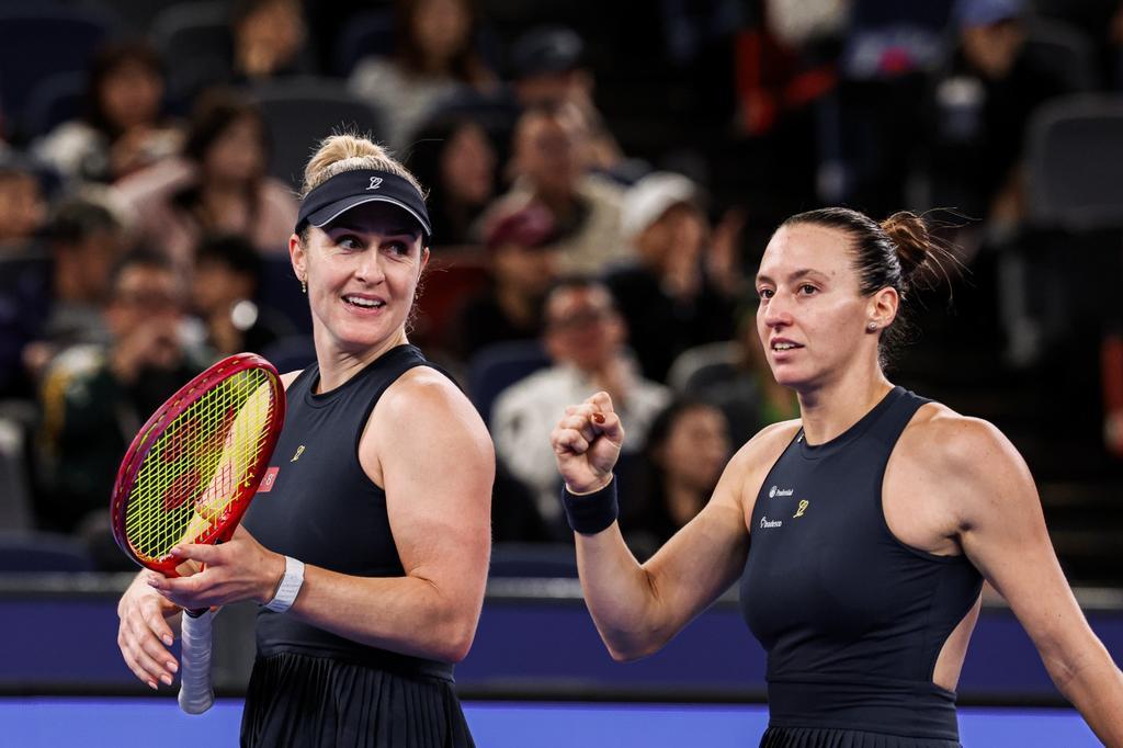 Luisa Stefani é campeã em Wuhan e se torna a dupla número 1 do ano com Dabrowski