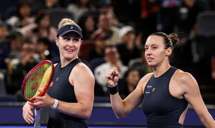 Luisa Stefani é campeã em Wuhan e se torna a dupla número 1 do ano com Dabrowski